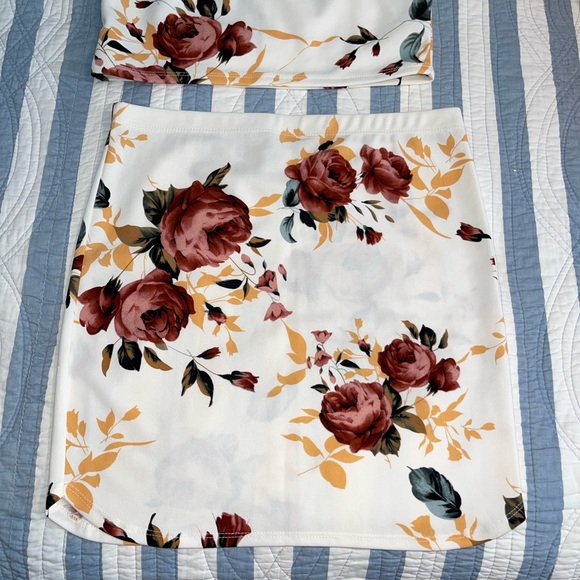 Two piece floral set - Picture 3 of 4